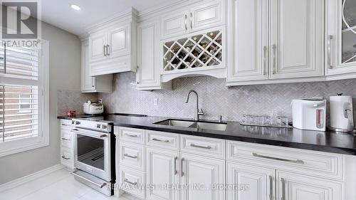 10 Via Cassia Drive, Toronto, ON - Indoor Photo Showing Kitchen With Upgraded Kitchen