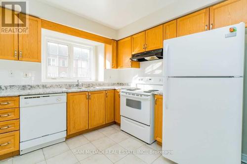 9 - 1128 Dundas Street W, Mississauga, ON - Indoor Photo Showing Kitchen