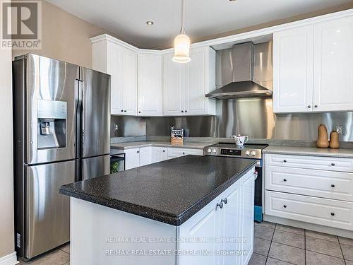 31 Donherb Crescent, Caledon, ON - Indoor Photo Showing Kitchen With Stainless Steel Kitchen