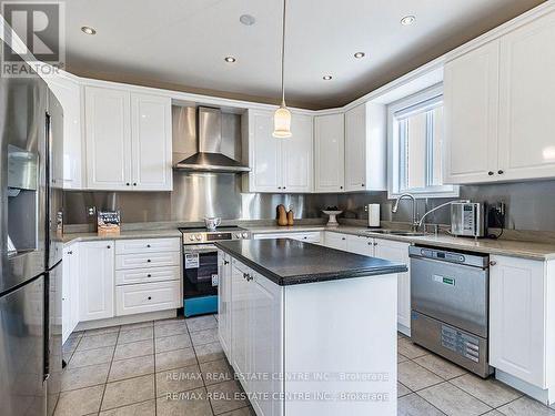 31 Donherb Crescent, Caledon, ON - Indoor Photo Showing Kitchen With Stainless Steel Kitchen