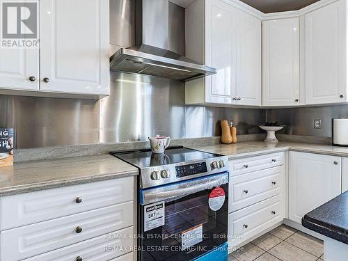 31 Donherb Crescent, Caledon, ON - Indoor Photo Showing Kitchen