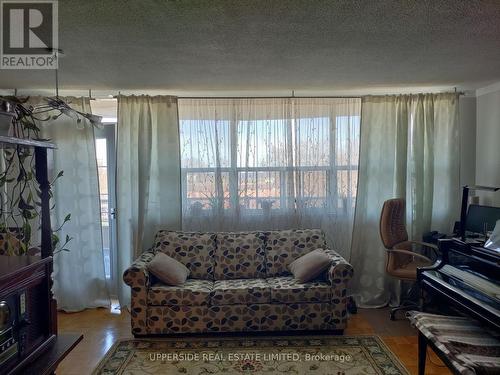 811 - 80 Grandravine Drive, Toronto, ON - Indoor Photo Showing Living Room