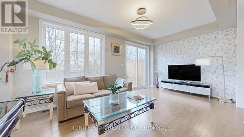 3355 Mockingbird Common Crescent, Oakville, ON - Indoor Photo Showing Living Room