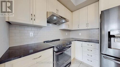 3355 Mockingbird Common Crescent, Oakville, ON - Indoor Photo Showing Kitchen