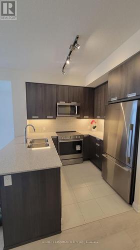 2618-35 Watergarden Drive, Mississauga, ON - Indoor Photo Showing Kitchen With Double Sink