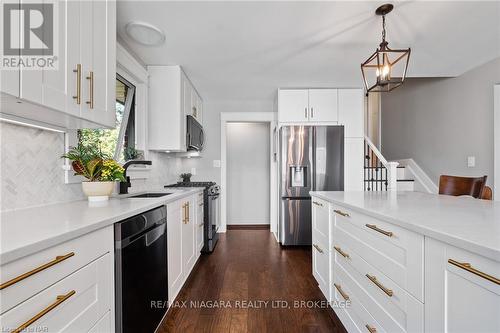 3838 Summit Avenue, Fort Erie, ON - Indoor Photo Showing Kitchen With Upgraded Kitchen