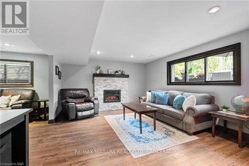 3838 Summit Avenue, Fort Erie, ON - Indoor Photo Showing Living Room With Fireplace