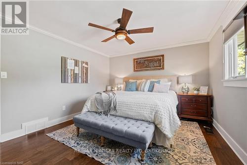 3838 Summit Avenue, Fort Erie, ON - Indoor Photo Showing Bedroom