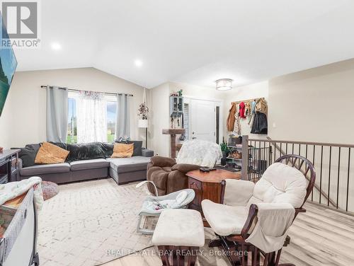 271 South Street, Southwest Middlesex, ON - Indoor Photo Showing Living Room