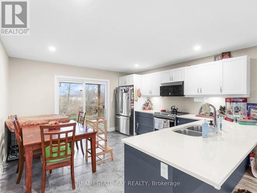 271 South Street, Southwest Middlesex, ON - Indoor Photo Showing Kitchen With Double Sink With Upgraded Kitchen