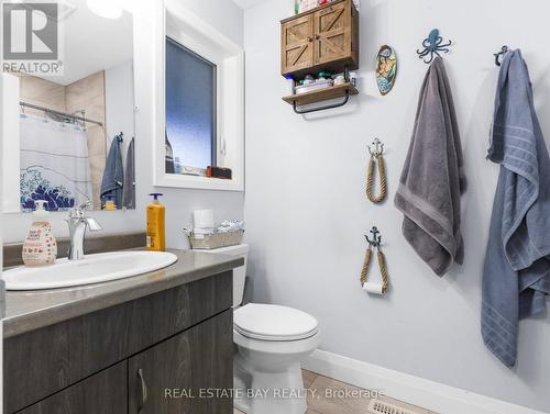 271 South Street, Southwest Middlesex, ON - Indoor Photo Showing Bathroom