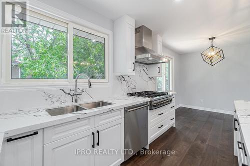 295 Sandwell Drive, Oakville, ON - Indoor Photo Showing Kitchen With Double Sink With Upgraded Kitchen