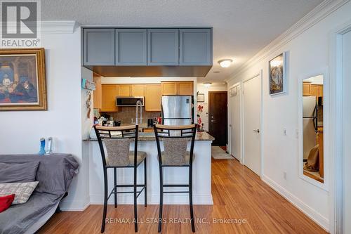 1233 - 35 Viking Lane, Toronto, ON - Indoor Photo Showing Kitchen