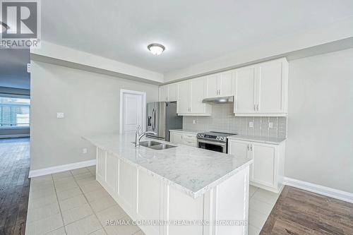 923 Isaac Phillips Way, Newmarket, ON - Indoor Photo Showing Kitchen With Double Sink With Upgraded Kitchen