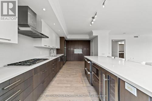 514 - 7608 Yonge Street, Vaughan, ON - Indoor Photo Showing Kitchen With Upgraded Kitchen