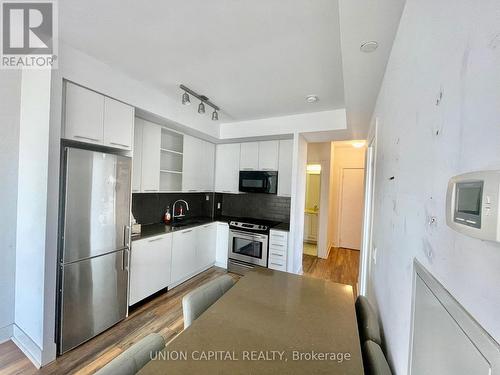 1201 - 9471 Yonge Street, Richmond Hill, ON - Indoor Photo Showing Kitchen