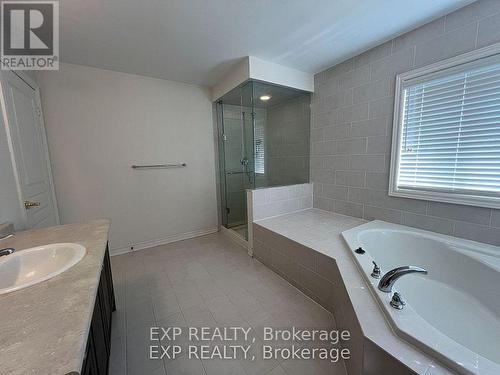 1206 Mccron Crescent, Newmarket, ON - Indoor Photo Showing Bathroom