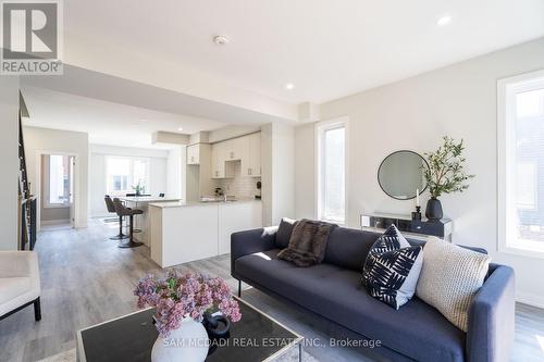 47 Winters Crescent, Collingwood, ON - Indoor Photo Showing Living Room