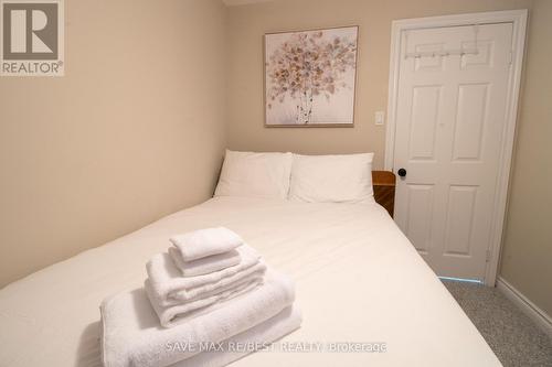 #B - 910 Concession Rd 17 W, Tiny, ON - Indoor Photo Showing Bedroom