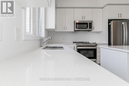 57 Union Boulevard, Wasaga Beach, ON - Indoor Photo Showing Kitchen