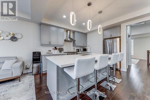 20 Icemaker Way, Whitby, ON - Indoor Photo Showing Kitchen With Upgraded Kitchen