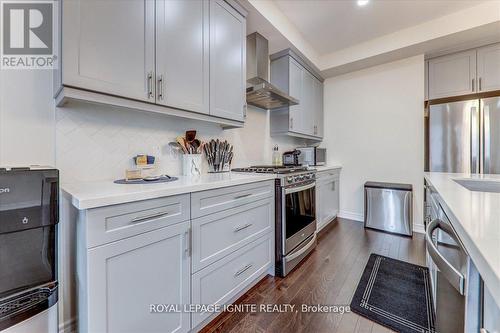 20 Icemaker Way, Whitby, ON - Indoor Photo Showing Kitchen With Upgraded Kitchen