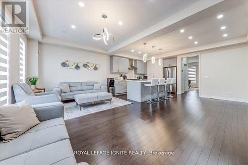 20 Icemaker Way, Whitby, ON - Indoor Photo Showing Living Room