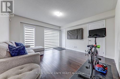 20 Icemaker Way, Whitby, ON - Indoor Photo Showing Living Room