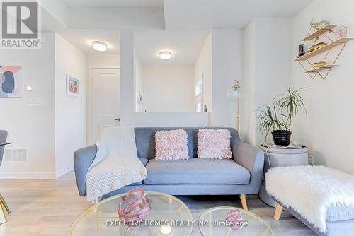 407 - 2550 Castlegate Crossing, Pickering, ON - Indoor Photo Showing Living Room