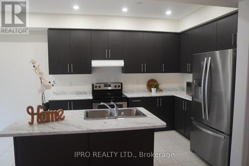 1113 Skyridge Boulevard, Pickering, ON - Indoor Photo Showing Kitchen With Double Sink With Upgraded Kitchen