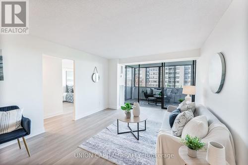 611 - 2350 Bridletowne Circle, Toronto, ON - Indoor Photo Showing Living Room