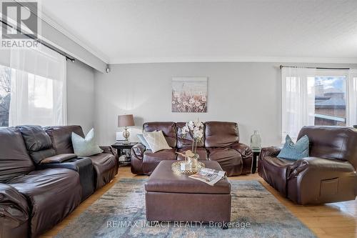 348 Ridgeway Avenue, Oshawa, ON - Indoor Photo Showing Living Room