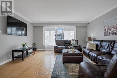 348 Ridgeway Avenue, Oshawa, ON - Indoor Photo Showing Living Room