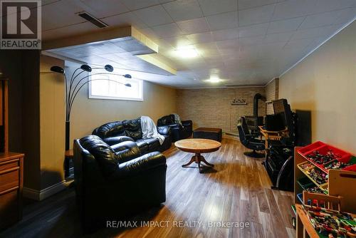 348 Ridgeway Avenue, Oshawa, ON - Indoor