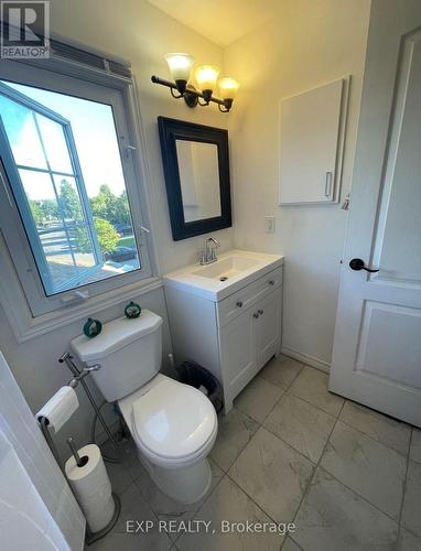 16 Old Colony Drive, Whitby, ON - Indoor Photo Showing Bathroom