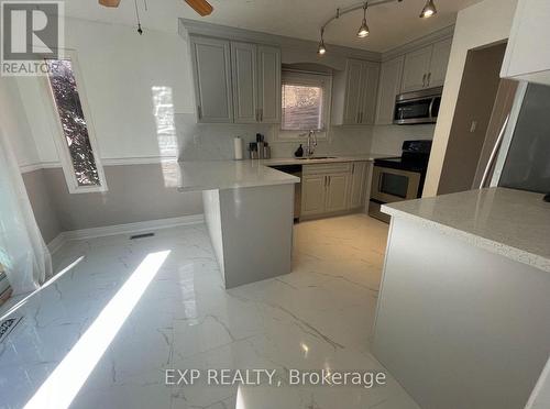 16 Old Colony Drive, Whitby, ON - Indoor Photo Showing Kitchen