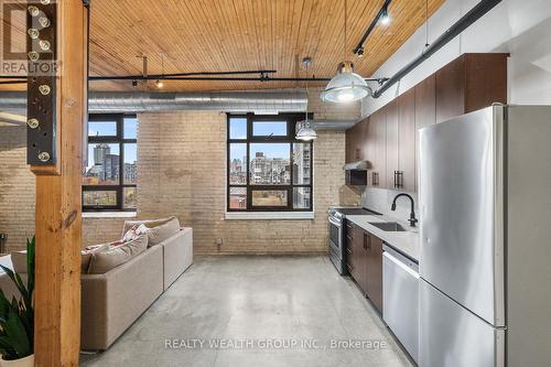 507 - 68 Broadview Avenue, Toronto, ON - Indoor Photo Showing Kitchen