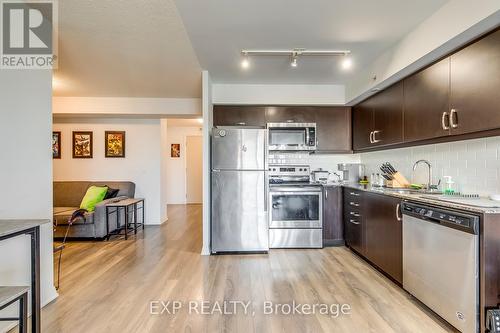 314 - 30 Meadowglen Place, Toronto, ON - Indoor Photo Showing Kitchen