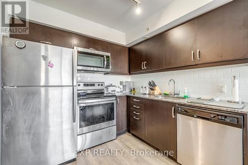 314 - 30 Meadowglen Place, Toronto, ON - Indoor Photo Showing Kitchen