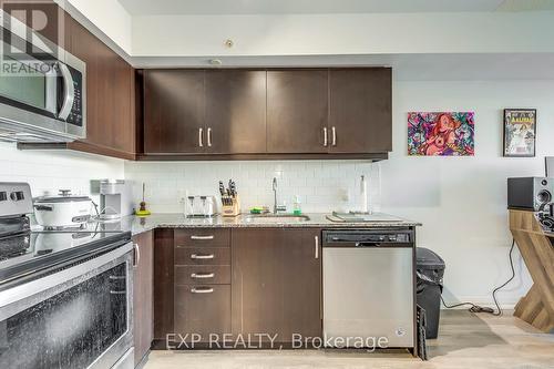 314 - 30 Meadowglen Place, Toronto, ON - Indoor Photo Showing Kitchen