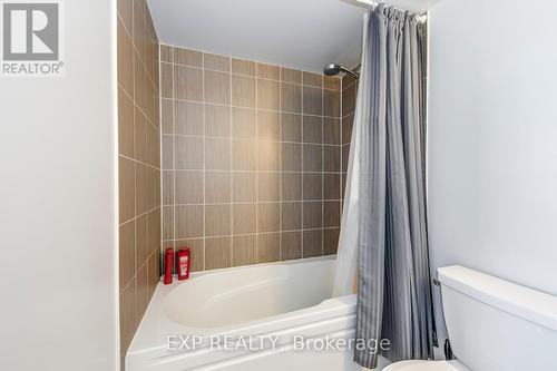 314 - 30 Meadowglen Place, Toronto, ON - Indoor Photo Showing Bathroom