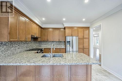 36 Lewis Avenue, Bradford West Gwillimbury, ON - Indoor Photo Showing Kitchen With Double Sink With Upgraded Kitchen