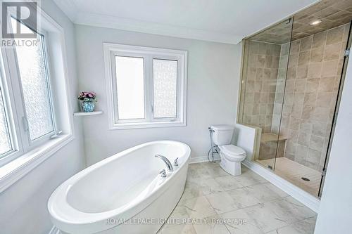 36 Lewis Avenue, Bradford West Gwillimbury, ON - Indoor Photo Showing Bathroom