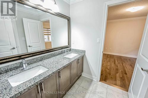 36 Lewis Avenue, Bradford West Gwillimbury, ON - Indoor Photo Showing Bathroom