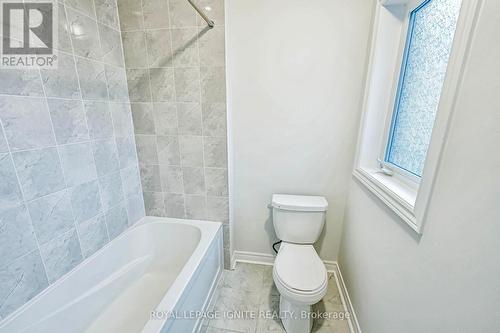 36 Lewis Avenue, Bradford West Gwillimbury, ON - Indoor Photo Showing Bathroom