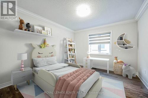 36 Lewis Avenue, Bradford West Gwillimbury, ON - Indoor Photo Showing Bedroom