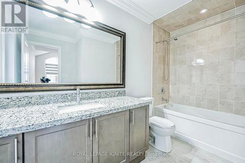 36 Lewis Avenue, Bradford West Gwillimbury, ON - Indoor Photo Showing Bathroom