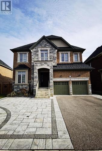 111 Mitchell Place, Newmarket, ON - Outdoor With Facade