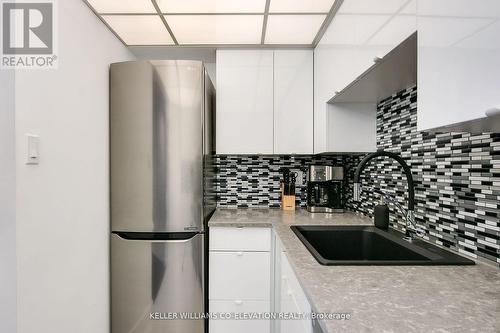 1506 - 40 Scollard St Street, Toronto, ON - Indoor Photo Showing Kitchen