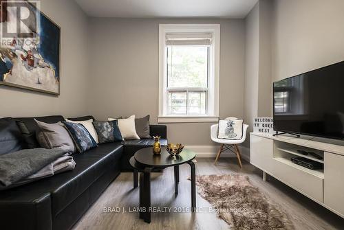 11 St. Patricks Square, Toronto, ON - Indoor Photo Showing Living Room